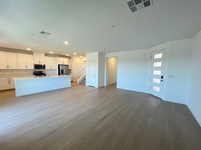 Foto del edificio - Summerlin Townhouse with Unobstructed Strip Views!
