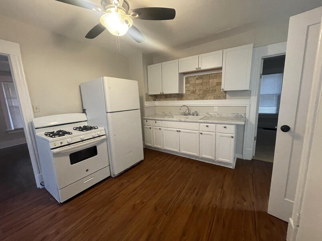Primary Photo - 3106 W Cameron Ave