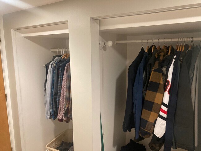 Closets - 1930 N Leavitt St
