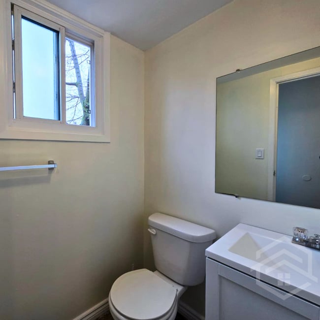 Building Photo - 3-Bedroom Townhouse in Woodstock!!