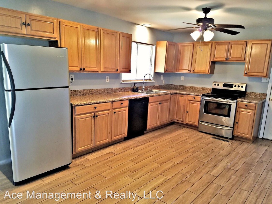 Foto principal - 3 br, 2 bath House - 1305 Sheraton St SE