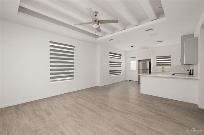 Building Photo - 308 W Campeche Ave