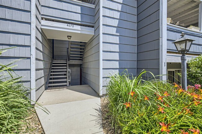 Foto del edificio - Updated 2 Bed 2 Bath Hunter Creek Condo W/Community Pool