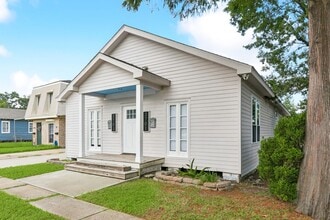 Building Photo - 3701 Derbigny St