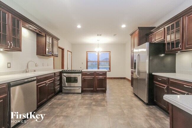 Building Photo - 1077 Forest Glen Dr