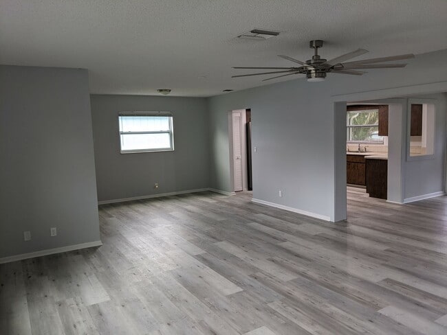Building Photo - OCEAN ACCESS WATERFRONT! 3 bed / 2 bath wi...