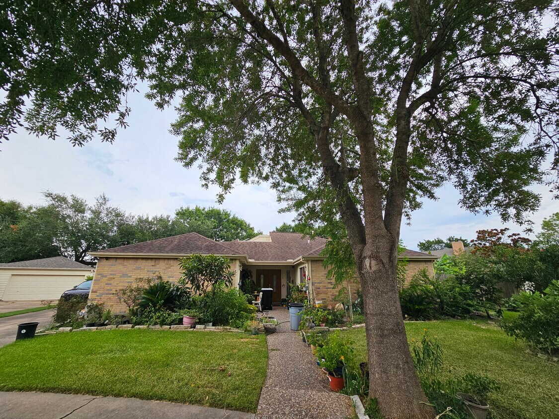 Foto principal - 12103 Ella Lee Ln