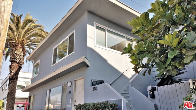 Building Photo - 380 Pershing Dr