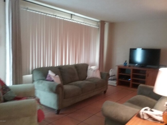 Foto del edificio - 2716 Dach Ave