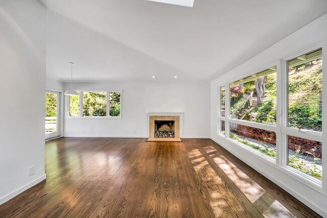 Building Photo - OAKLAND HILLS HOME FOR RENT $5,400/month