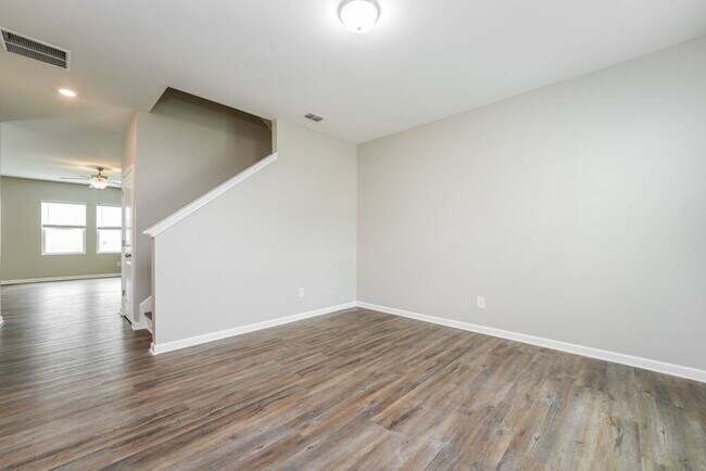 Building Photo - 3740 Place Dr