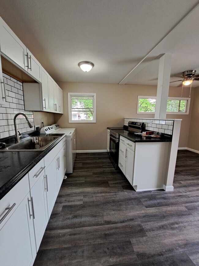 Building Photo - 4186 Mapleleaf Dr