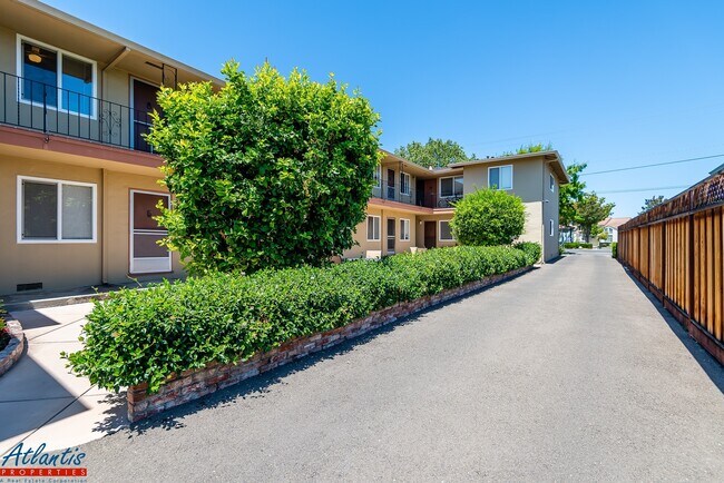 Foto del edificio - 2352 Homestead Rd