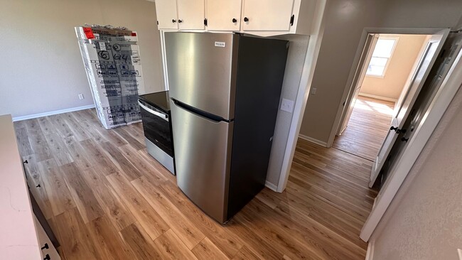 Building Photo - $1495 - 4 bed 2 bath - Single Family Home