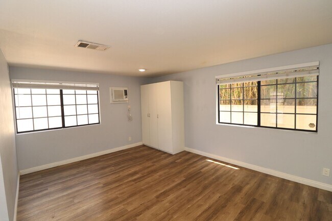 Building Photo - Casita Way (4025)