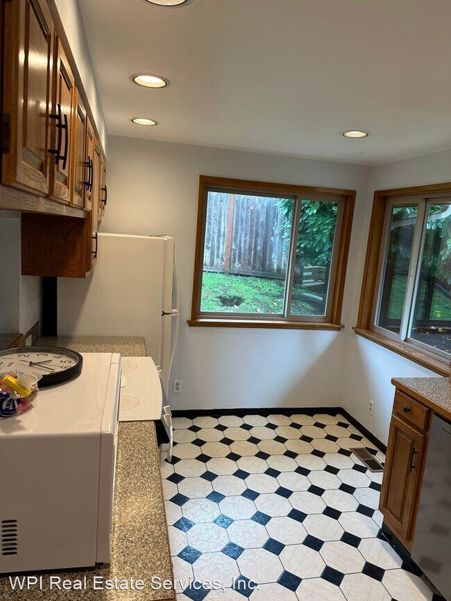 Foto del edificio - 3 br, 2 bath House - 545 N 170th Pl