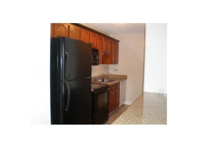 Building Photo - 909 Ala Lilikoi St