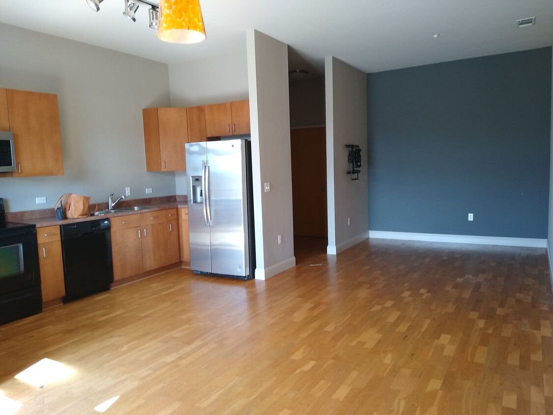 Foto principal - DTC 1 bedroom 1 bath Loft with heated gara...