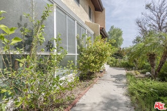 Building Photo - 9634 Via Rimini