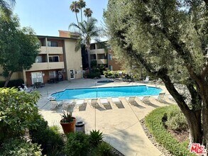 Building Photo - 15425 Sherman Way