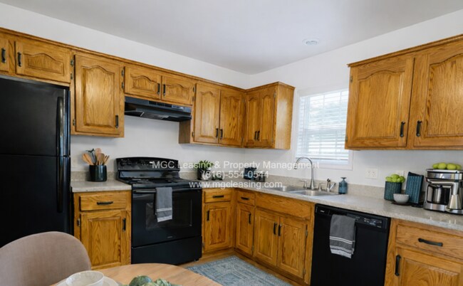 Foto del edificio - 3 bedroom Duplex with unique floor plan for rent in the Northland