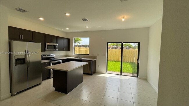 Foto del edificio - 20675 NE 7th Pl