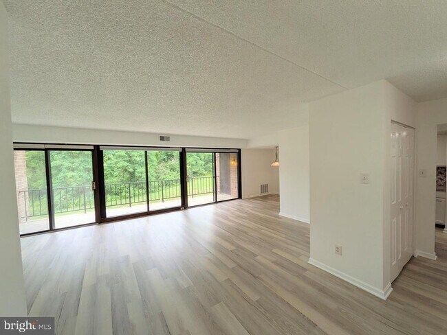 Building Photo - 34 Hermitage Dr