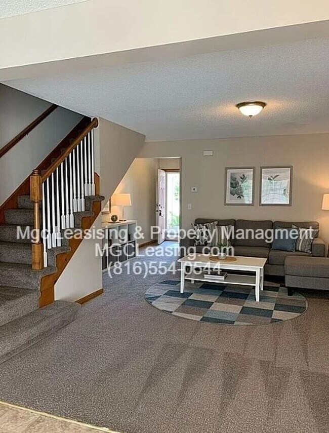 Foto del edificio - Experience the Lee's Summit Lifestyle in your spacious townhome!