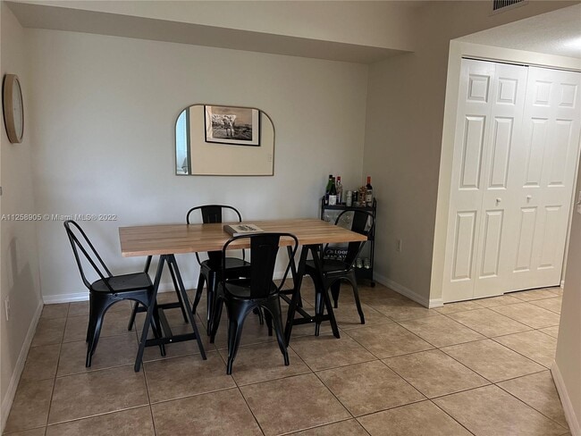 Building Photo - 204 Villa Cir