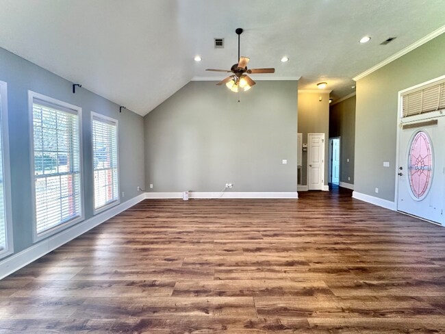 Foto del edificio - 54 Lawrence Rd