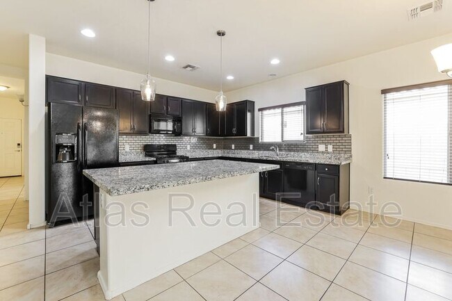 Building Photo - 9017 W Rolling Springs Dr