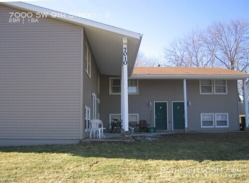 Building Photo - Townhouse Available Today Across from Zoo