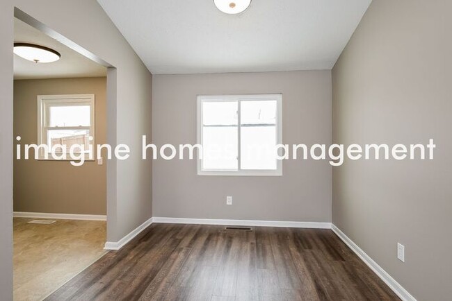Building Photo - Stunning 4 Bedroom Ranch in Northfield