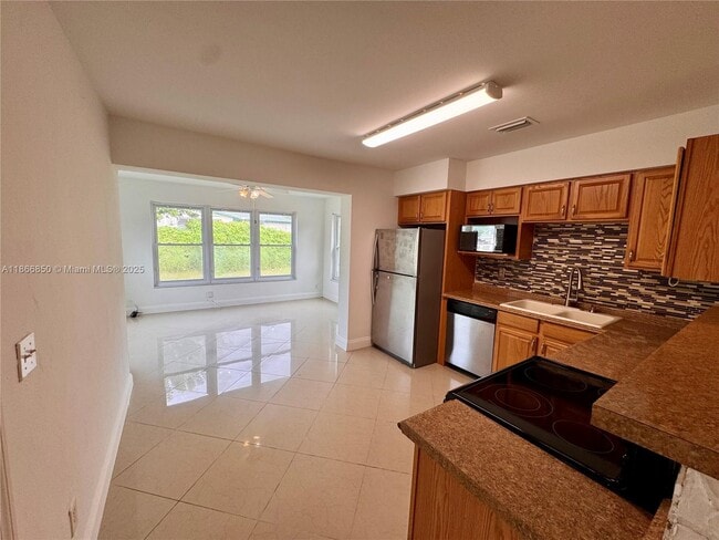 Foto del edificio - 4720 SW 25th Terrace