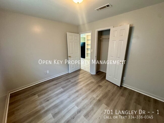 Foto del edificio - 701 Langley Dr