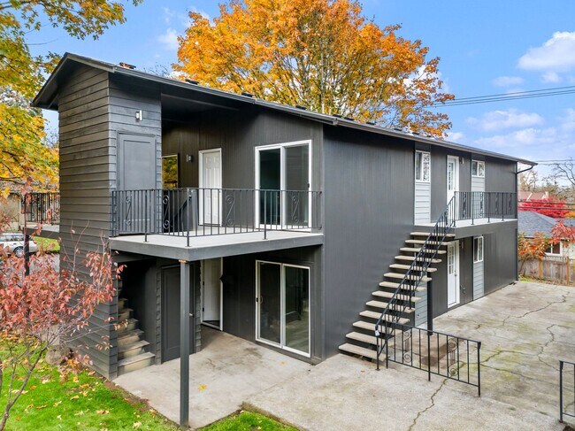 Foto del edificio - Charming, renovated West Linn apartment.