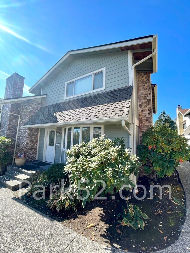 Primary Photo - 2 Bedroom Tacoma Townhome
