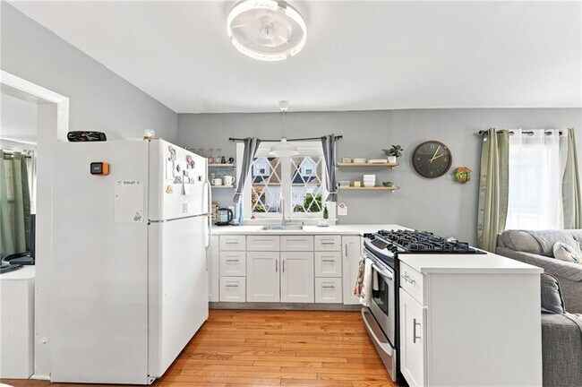 Foto del edificio - 353 Smithfield Ave