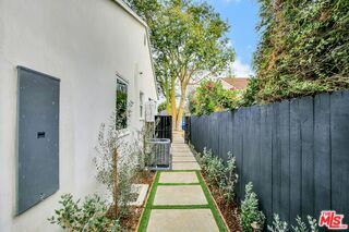 Building Photo - 2723 Burkshire Ave