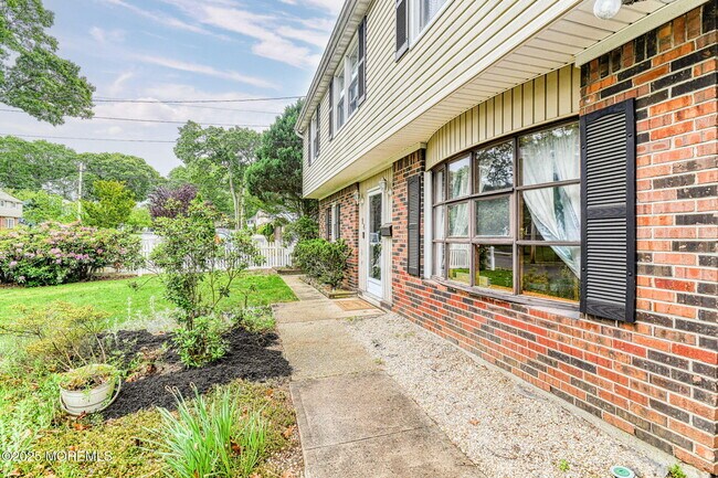 Building Photo - 24 Peach Tree Rd