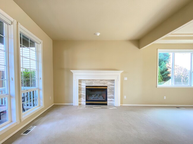 Building Photo - Beautiful 4 Bed + 2.5 Bath Home in Portlan...