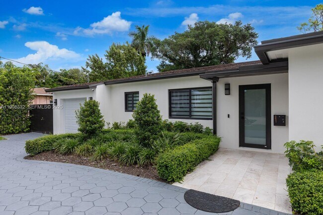 Foto del edificio - 5641 SW 67th Ave