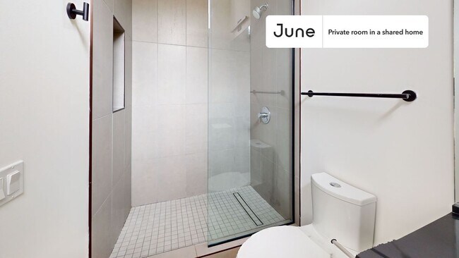 Foto del edificio - Room in Shared 4 bed/3 bath home