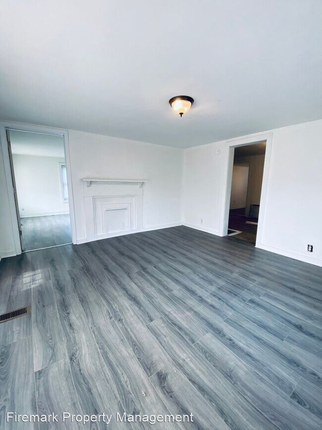 Building Photo - 3 br, 1 bath House - 209 E. 16th Street