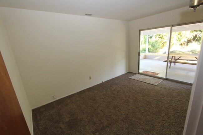 Building Photo - Beautiful 3 Bedroom Near UCR