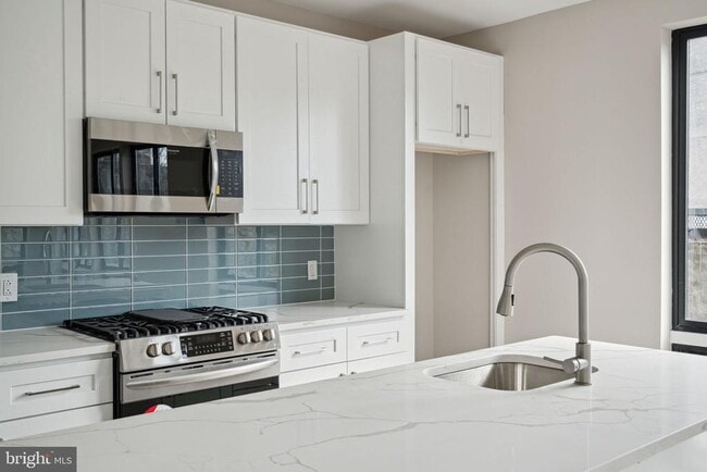 Foto del edificio - 1648 Ridge Ave
