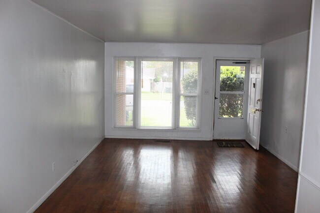 Building Photo - 1500 Carlisle Ct