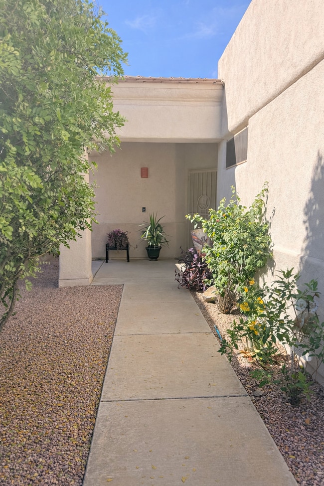 Building Photo - $500.00 OFF MOVE-IN – Sabino Canyon Area | Foothills Living | 3BR Home
