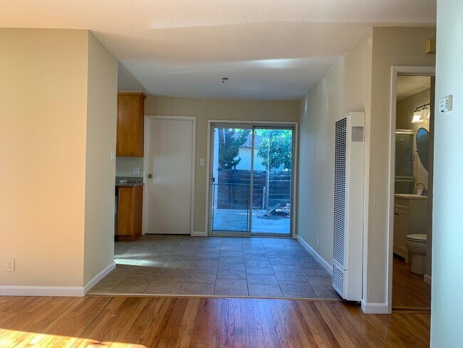 Foto del edificio - Single level 3 Bedroom Home on a Spacious Corner Lot!