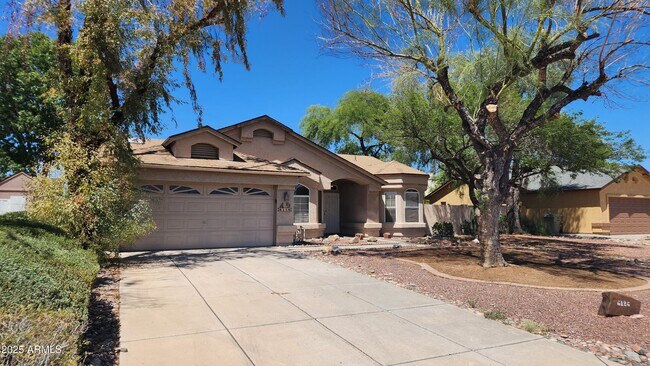 Building Photo - 6126 W Paradise Ln